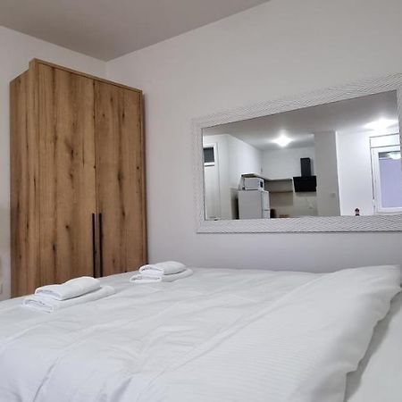 Grove II Apartment = Strict City Centre Novi Sad Dış mekan fotoğraf