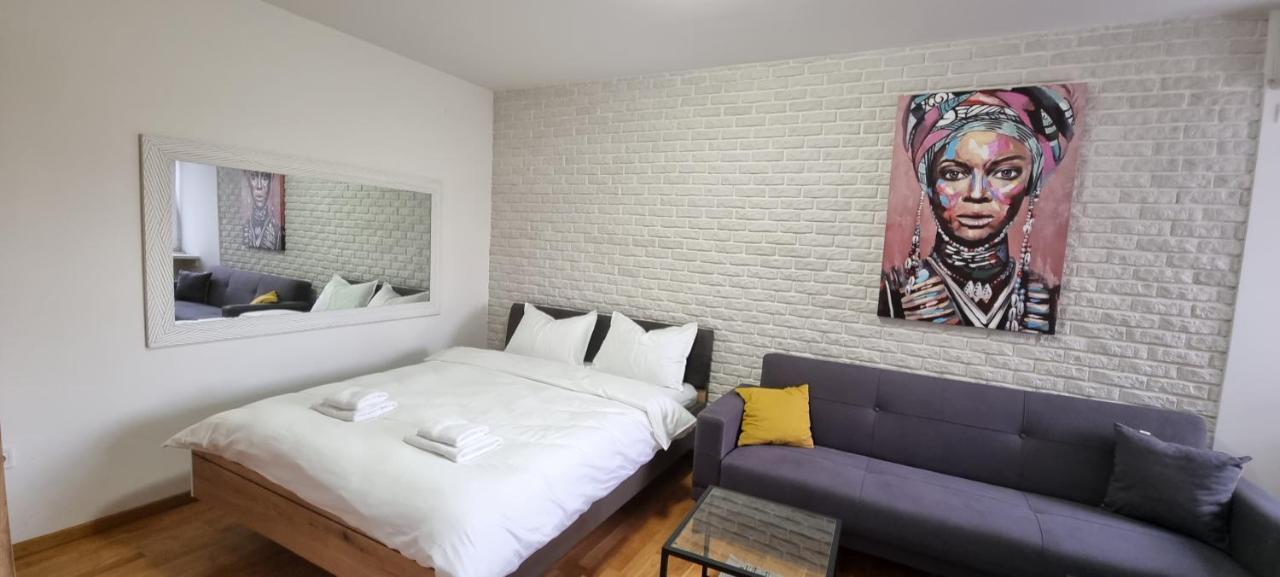 Grove II Apartment = Strict City Centre Novi Sad Dış mekan fotoğraf