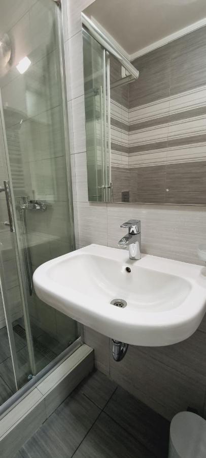 Grove II Apartment = Strict City Centre Novi Sad Dış mekan fotoğraf