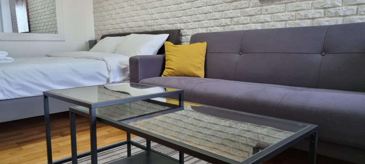 Grove II Apartment = Strict City Centre Novi Sad Dış mekan fotoğraf