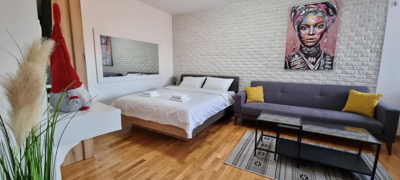 Grove II Apartment = Strict City Centre Novi Sad Dış mekan fotoğraf